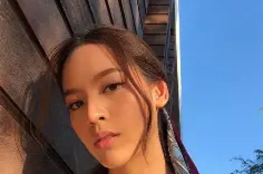 韩红口碑崩塌黑历史被扒官媒出手锐评句句说到打工人心坎里